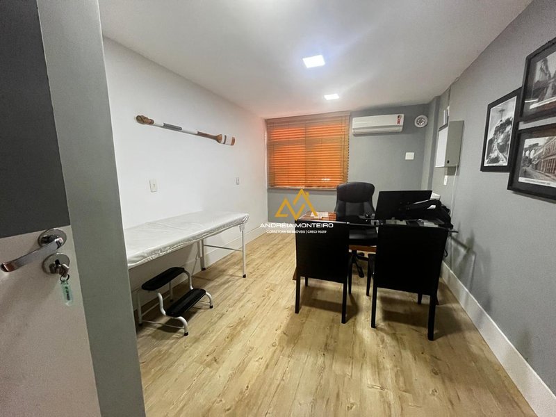 Prédio comercial com 3 andares com 1080m2, na Barra da Tijuca , por apenas R$ 18.000.000 Avenida Olegário Maciel Rio de Janeiro - 
