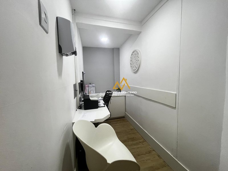 Prédio comercial com 3 andares com 1080m2, na Barra da Tijuca , por apenas R$ 18.000.000 Avenida Olegário Maciel Rio de Janeiro - 