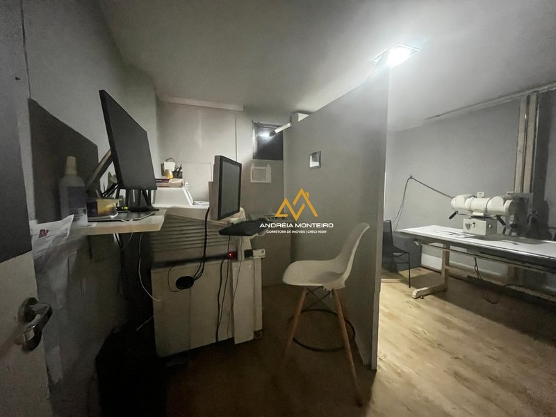 Prédio comercial com 3 andares com 1080m2, na Barra da Tijuca , por apenas R$ 18.000.000 Avenida Olegário Maciel Rio de Janeiro - 