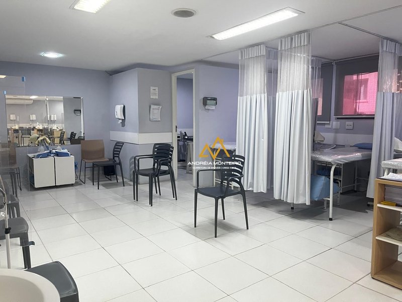 Prédio comercial com 3 andares com 1080m2, na Barra da Tijuca , por apenas R$ 18.000.000 Avenida Olegário Maciel Rio de Janeiro - 