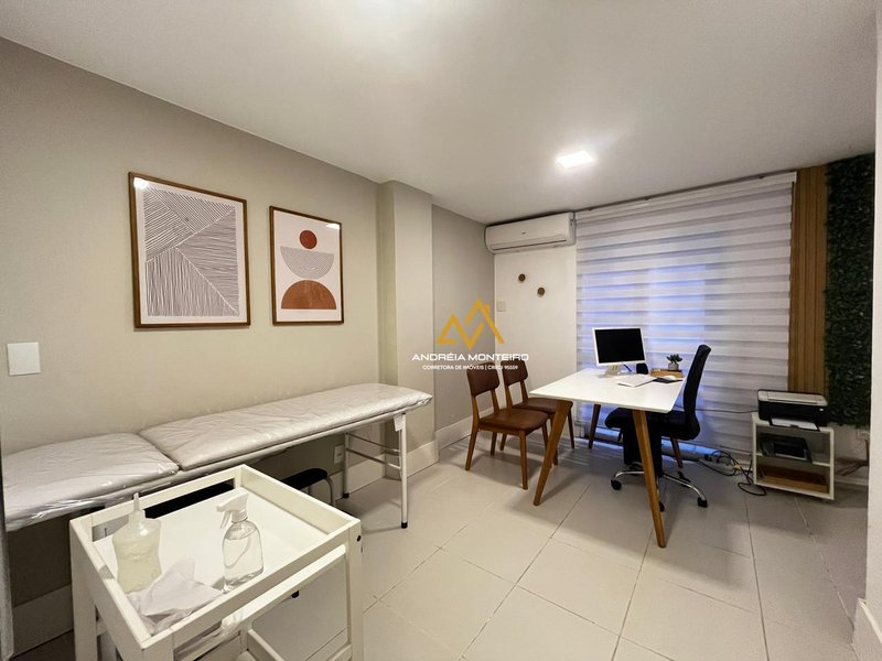 Prédio comercial com 3 andares com 1080m2, na Barra da Tijuca , por apenas R$ 18.000.000 Avenida Olegário Maciel Rio de Janeiro - 
