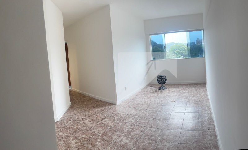 Excelente Apartamento reformado com 2º quartos no 8º andar Avenida Mário Leal Ferreira Salvador - 