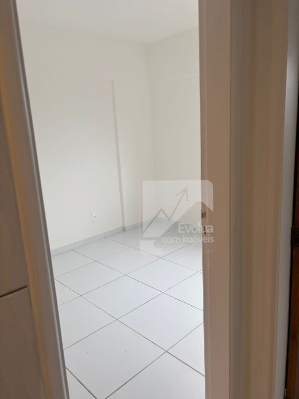 Excelente Apartamento reformado com 2º quartos no 8º andar Avenida Mário Leal Ferreira Salvador - 