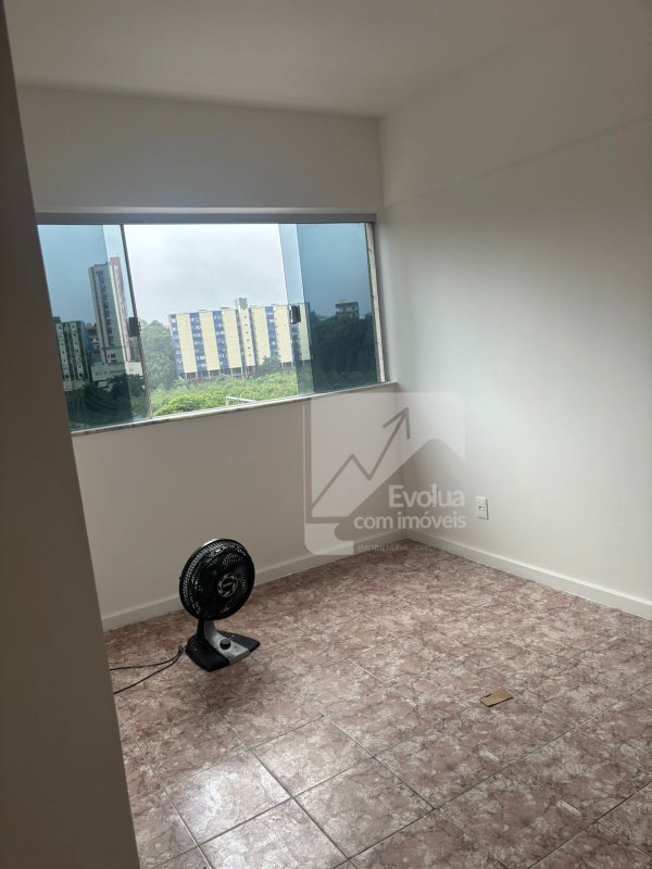 Excelente Apartamento reformado com 2º quartos no 8º andar Avenida Mário Leal Ferreira Salvador - 