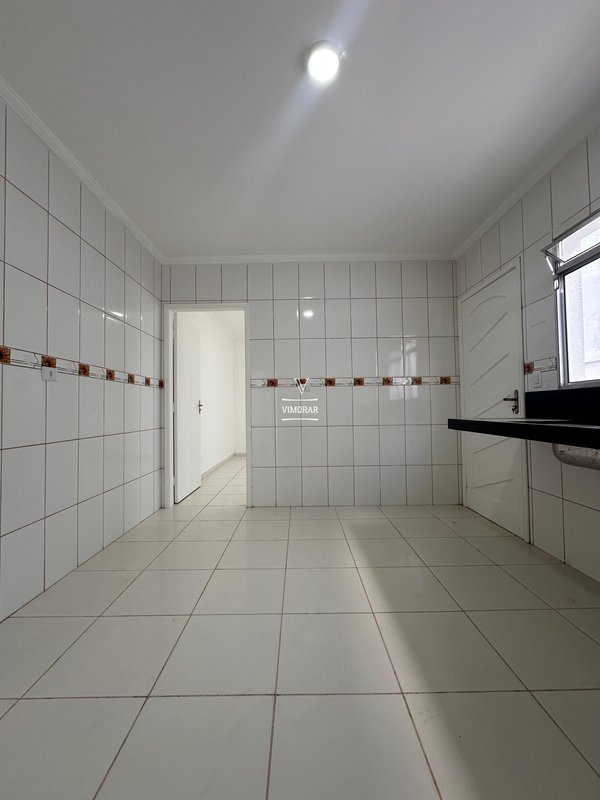 Casa térrea 2 dormitórios + 2 vagas de garagem  Guarulhos - 