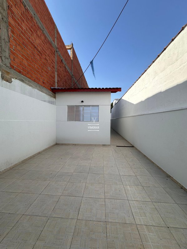 Casa térrea 2 dormitórios + 2 vagas de garagem  Guarulhos - 