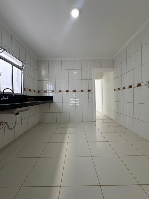 Casa térrea 2 dormitórios + 2 vagas de garagem  Guarulhos - 