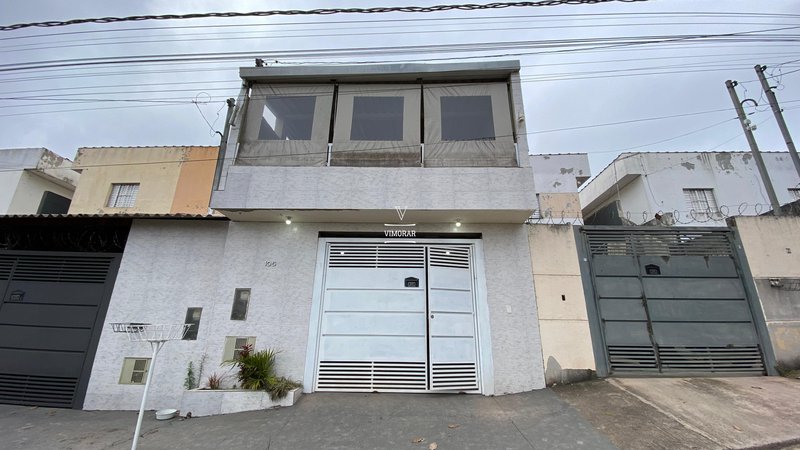 Sobrado 2 dormitórios + 2 vagas de garagem  Itaquaquecetuba - 