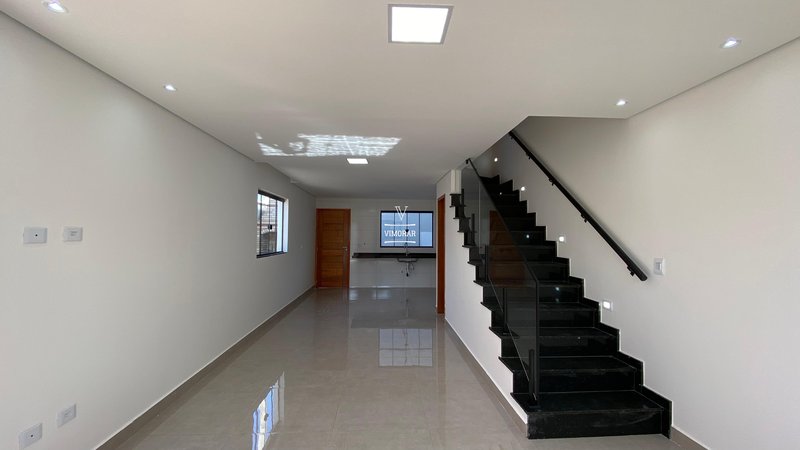 Sobrado 2 suítes + 2 vagas de garagem  Itaquaquecetuba - 