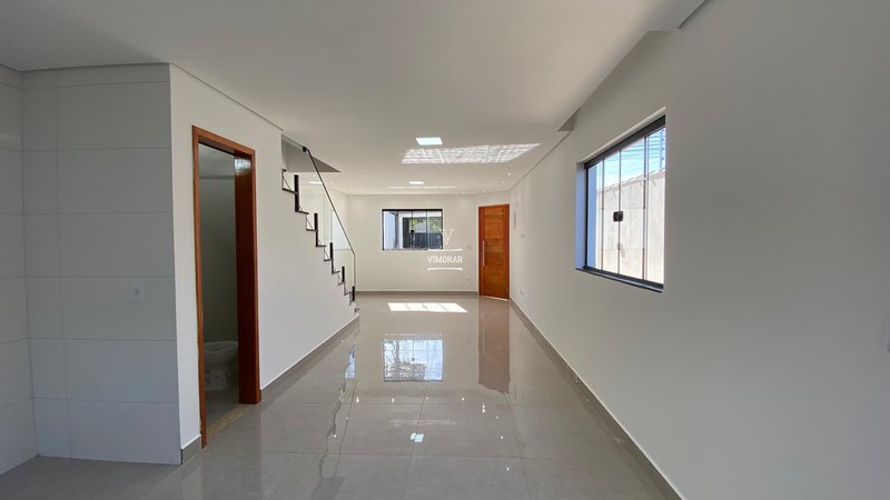 Sobrado 2 suítes + 2 vagas de garagem  Itaquaquecetuba - 
