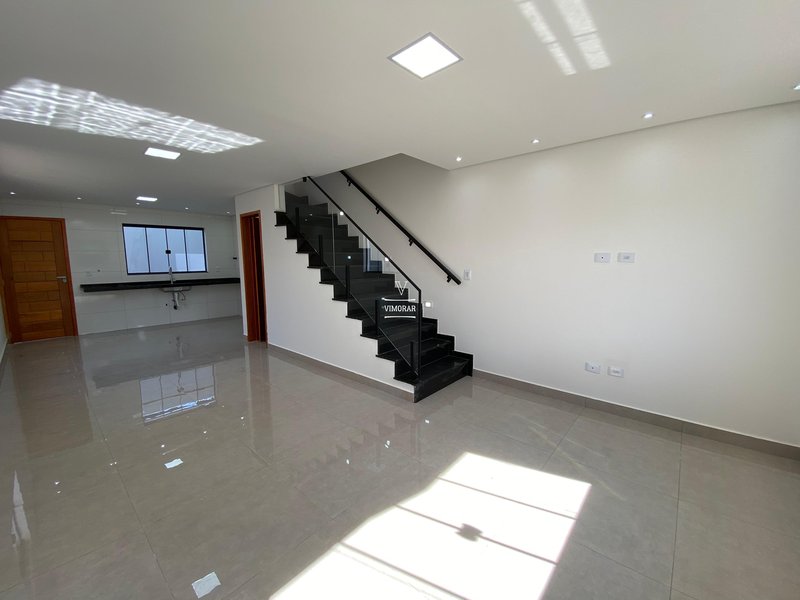 Sobrado 2 suítes + 2 vagas de garagem  Itaquaquecetuba - 