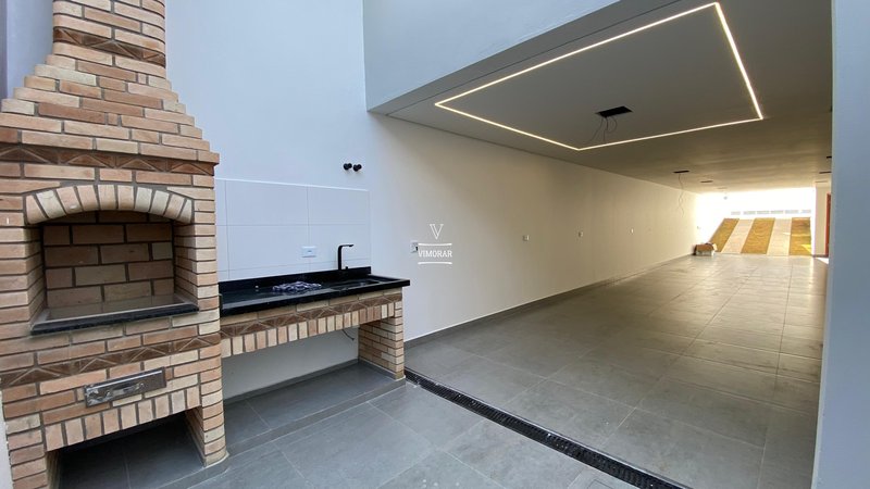 Casa 2 dormitórios sendo 1 suíte + 6 vagas de garagem  Itaquaquecetuba - 