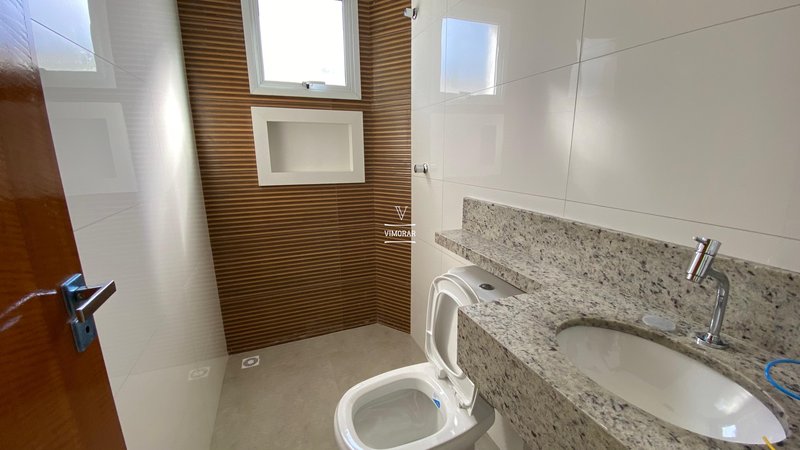 Casa 2 dormitórios sendo 1 suíte + 6 vagas de garagem  Itaquaquecetuba - 