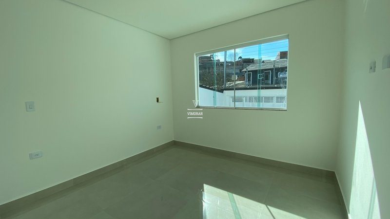 Casa 2 dormitórios sendo 1 suíte + 6 vagas de garagem  Itaquaquecetuba - 