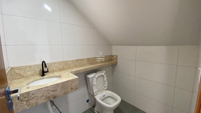 Casa 2 dormitórios sendo 1 suíte + 6 vagas de garagem  Itaquaquecetuba - 