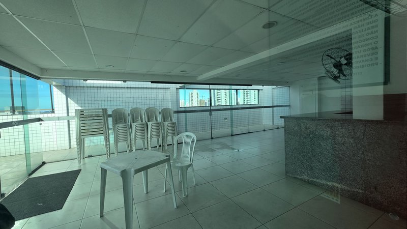3 quartos (1 suíte). 79 m². Varanda. Andar alto. Moveis fixos Rua Desembargador Motta Júnior Recife - 
