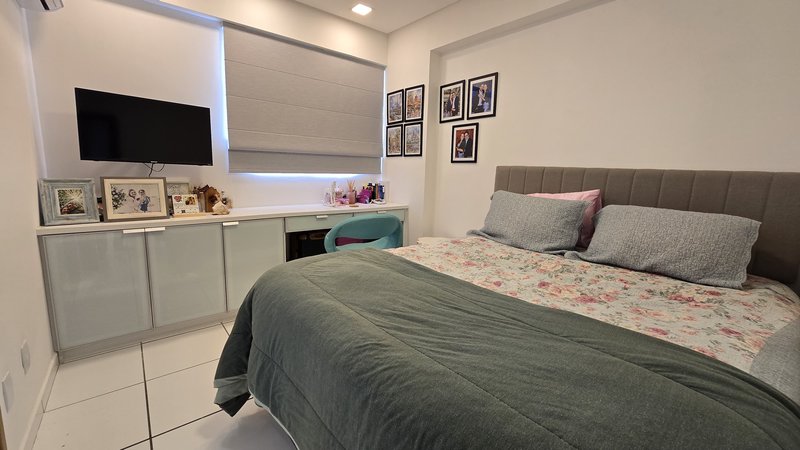 3 quartos (1 suíte). 79 m². Varanda. Andar alto. Moveis fixos Rua Desembargador Motta Júnior Recife - 