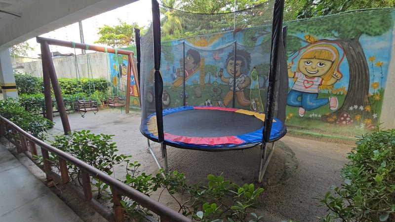 3 quartos (1 suíte). 79 m². Varanda. Andar alto. Moveis fixos Rua Desembargador Motta Júnior Recife - 