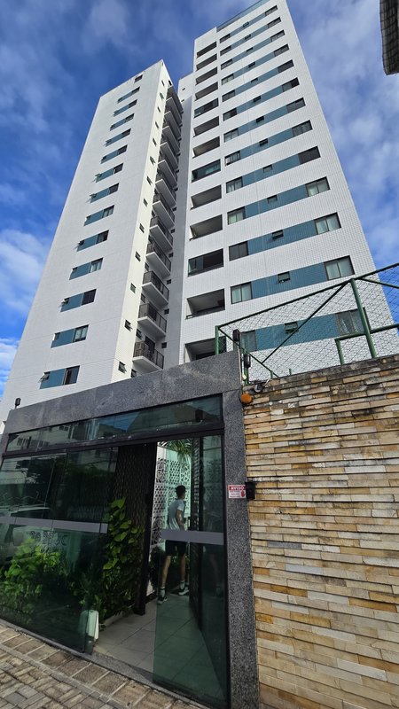 3 quartos (1 suíte). 79 m². Varanda. Andar alto. Moveis fixos Rua Desembargador Motta Júnior Recife - 