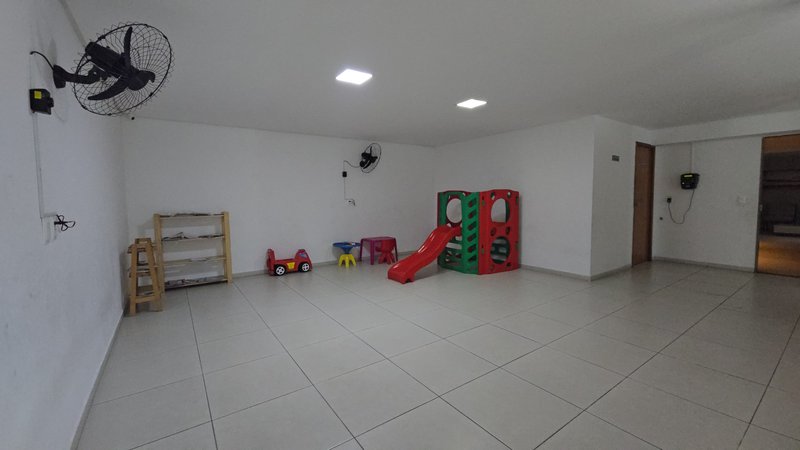 3 quartos (1 suíte). 79 m². Varanda. Andar alto. Moveis fixos Rua Desembargador Motta Júnior Recife - 