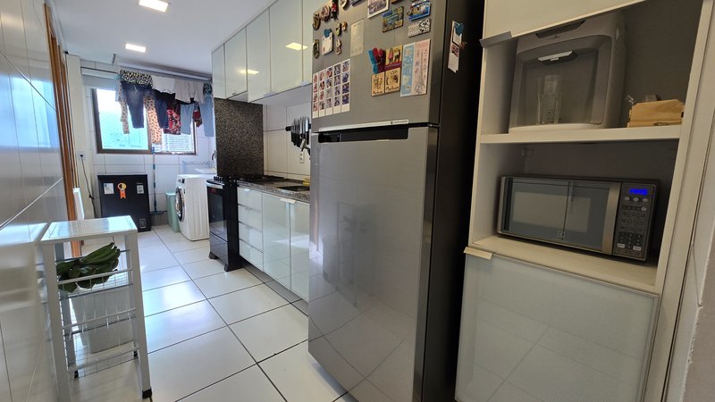 3 quartos (1 suíte). 79 m². Varanda. Andar alto. Moveis fixos Rua Desembargador Motta Júnior Recife - 