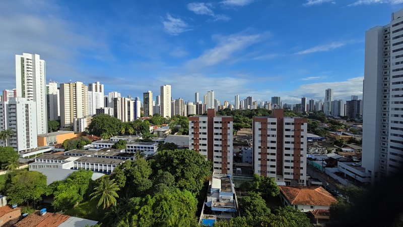 3 quartos (1 suíte). 79 m². Varanda. Andar alto. Moveis fixos Rua Desembargador Motta Júnior Recife - 
