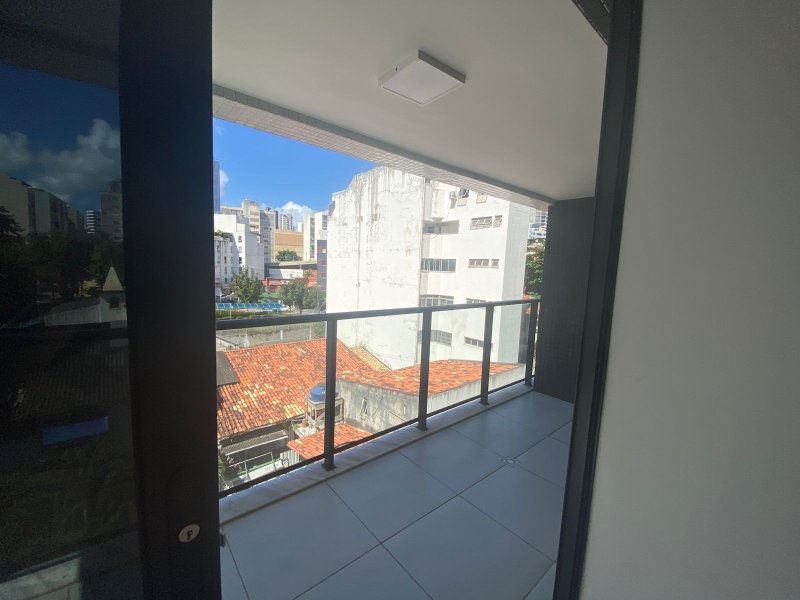 APARTAMENTO QUARTO E SALA VARANDA ELEVADOR PISCINA ACADEMIA GARAGEM LOCAÇÃO NA BARRA!!! Rua Marquês de Caravelas Salvador - 