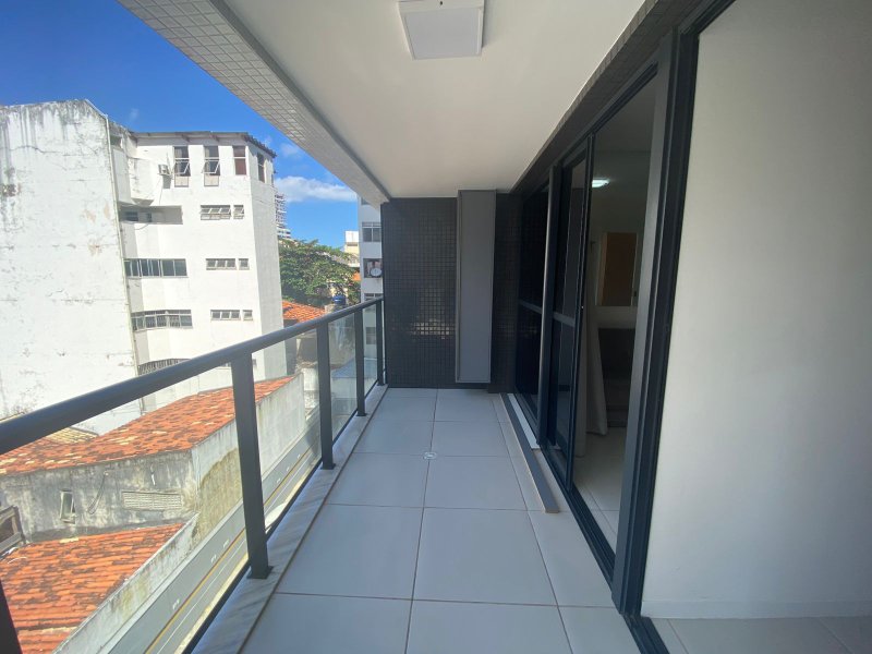APARTAMENTO QUARTO E SALA VARANDA ELEVADOR PISCINA ACADEMIA GARAGEM LOCAÇÃO NA BARRA!!! Rua Marquês de Caravelas Salvador - 