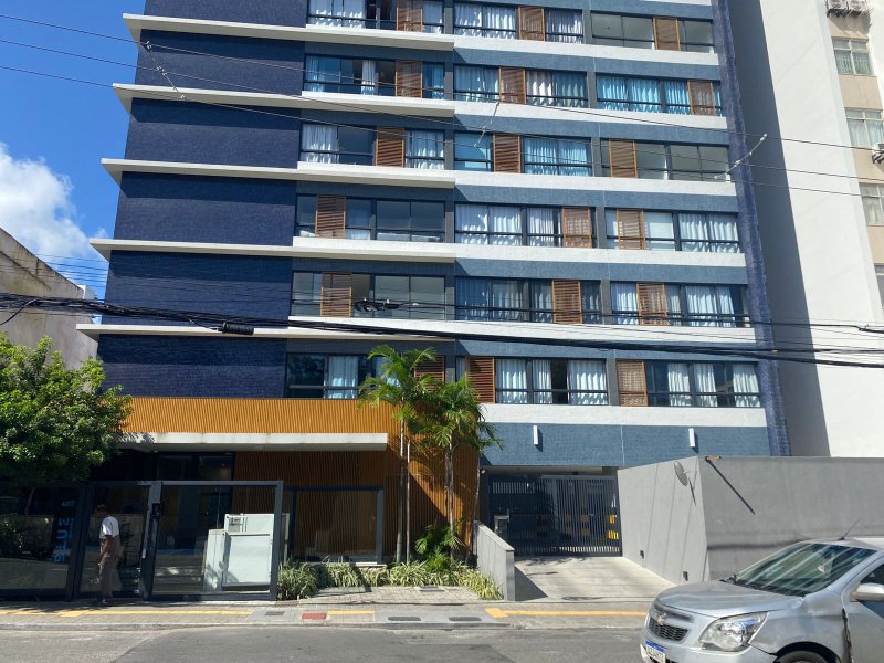 APARTAMENTO QUARTO E SALA VARANDA ELEVADOR PISCINA ACADEMIA GARAGEM LOCAÇÃO NA BARRA!!! Rua Marquês de Caravelas Salvador - 