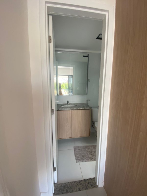 APARTAMENTO QUARTO E SALA VARANDA ELEVADOR PISCINA ACADEMIA GARAGEM LOCAÇÃO NA BARRA!!! Rua Marquês de Caravelas Salvador - 