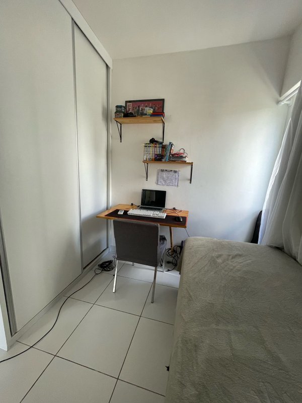 2 quartos (1 suíte). 49m2. 1 vaga de garagem.  Rua Copacabana Recife - 