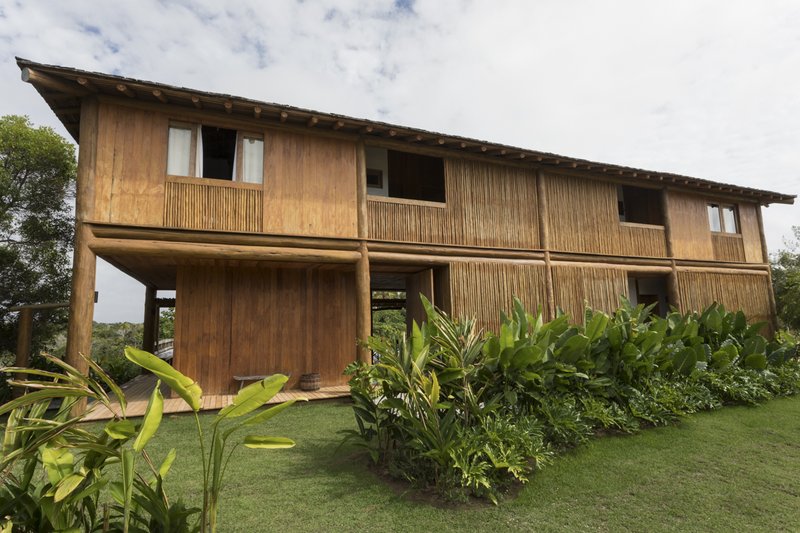 Casa Madeira à Venda, 446m², 4 Suítes, Oiteiros das Brisas - Bahia Rua da Pousada Porto Seguro - 