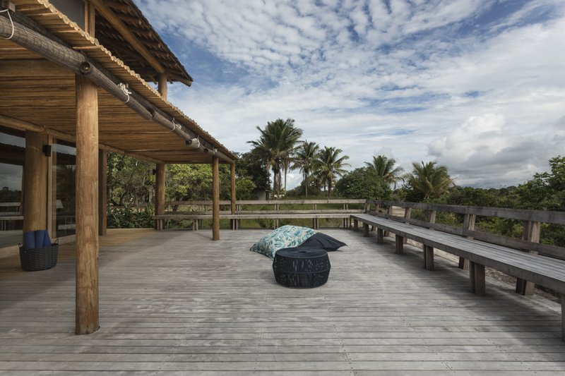Casa Madeira à Venda, 446m², 4 Suítes, Oiteiros das Brisas - Bahia Rua da Pousada Porto Seguro - 