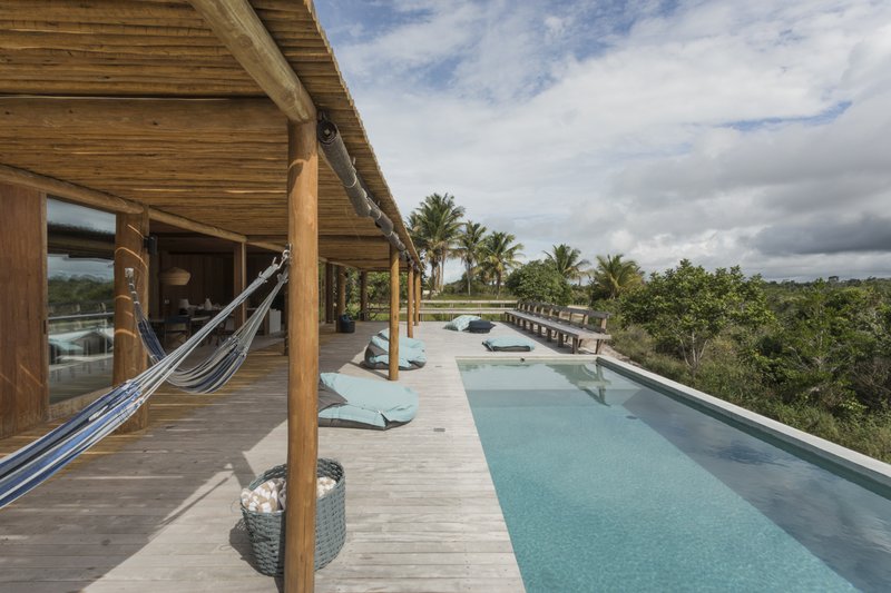 Casa Madeira à Venda, 446m², 4 Suítes, Oiteiros das Brisas - Bahia Rua da Pousada Porto Seguro - 