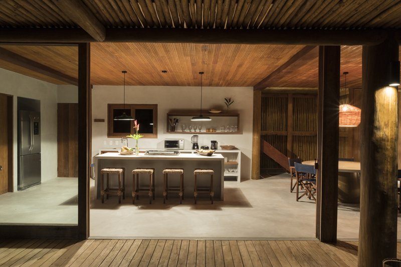 Casa Madeira à Venda, 446m², 4 Suítes, Oiteiros das Brisas - Bahia Rua da Pousada Porto Seguro - 