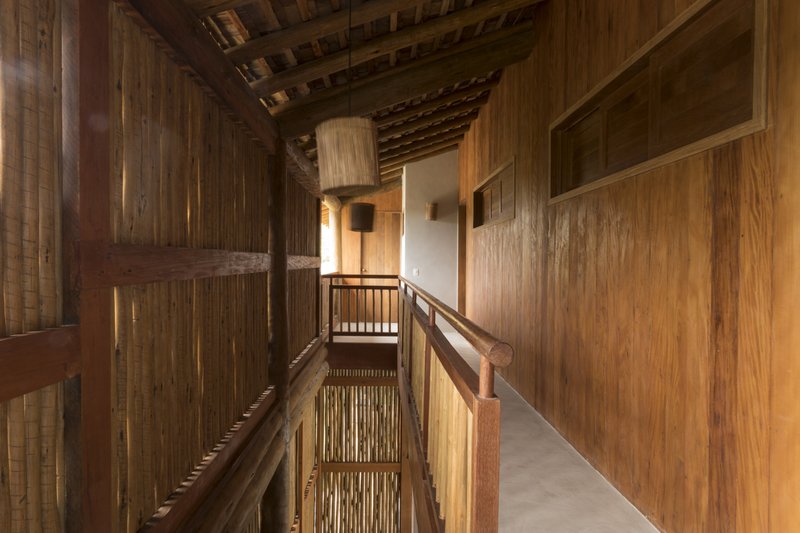 Casa Madeira à Venda, 446m², 4 Suítes, Oiteiros das Brisas - Bahia Rua da Pousada Porto Seguro - 
