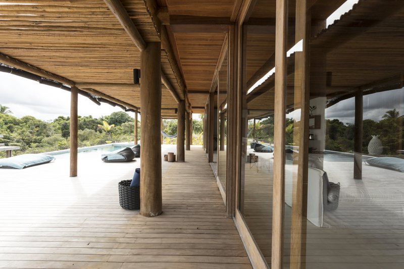 Casa Madeira à Venda, 446m², 4 Suítes, Oiteiros das Brisas - Bahia Rua da Pousada Porto Seguro - 
