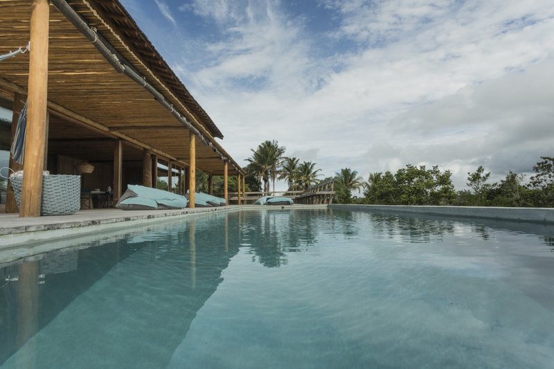 Casa Madeira à Venda, 446m², 4 Suítes, Oiteiros das Brisas - Bahia Rua da Pousada Porto Seguro - 