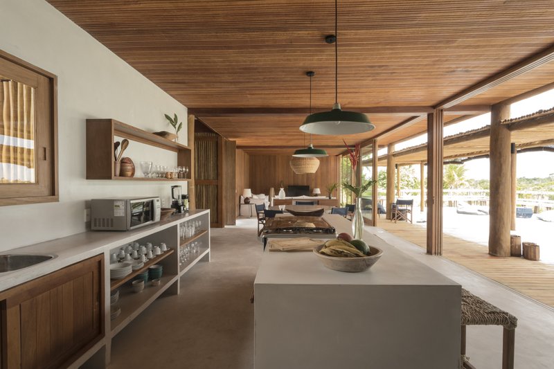 Casa Madeira à Venda, 446m², 4 Suítes, Oiteiros das Brisas - Bahia Rua da Pousada Porto Seguro - 
