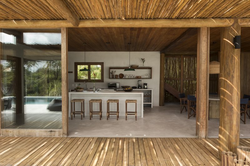 Casa Madeira à Venda, 446m², 4 Suítes, Oiteiros das Brisas - Bahia Rua da Pousada Porto Seguro - 