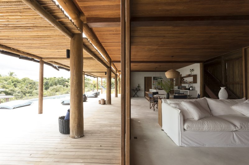 Casa Madeira à Venda, 446m², 4 Suítes, Oiteiros das Brisas - Bahia Rua da Pousada Porto Seguro - 
