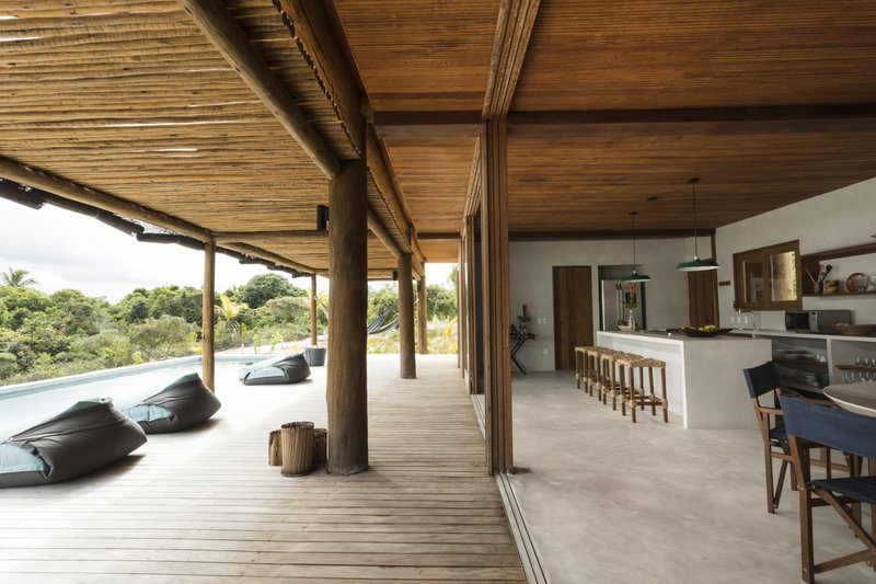 Casa Madeira à Venda, 446m², 4 Suítes, Oiteiros das Brisas - Bahia Rua da Pousada Porto Seguro - 