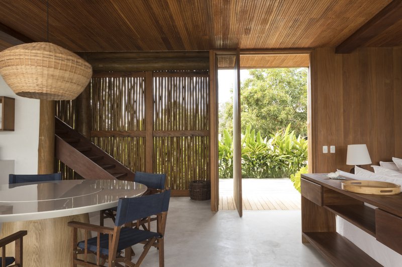 Casa Madeira à Venda, 446m², 4 Suítes, Oiteiros das Brisas - Bahia Rua da Pousada Porto Seguro - 