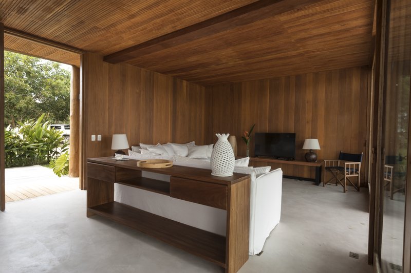 Casa Madeira à Venda, 446m², 4 Suítes, Oiteiros das Brisas - Bahia Rua da Pousada Porto Seguro - 