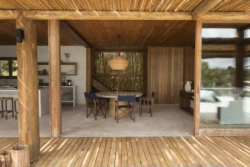 Casa Madeira à Venda, 446m², 4 Suítes, Oiteiros das Brisas - Bahia Rua da Pousada Porto Seguro - 