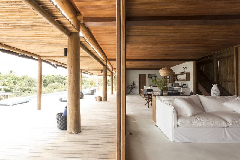 Casa Madeira à Venda, 446m², 4 Suítes, Oiteiros das Brisas - Bahia Rua da Pousada Porto Seguro - 