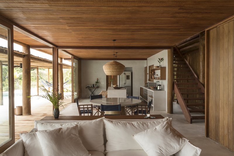 Casa Madeira à Venda, 446m², 4 Suítes, Oiteiros das Brisas - Bahia Rua da Pousada Porto Seguro - 