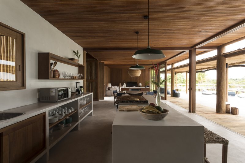 Casa Madeira à Venda, 446m², 4 Suítes, Oiteiros das Brisas - Bahia Rua da Pousada Porto Seguro - 