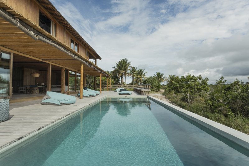 Casa Madeira à Venda, 446m², 4 Suítes, Oiteiros das Brisas - Bahia Rua da Pousada Porto Seguro - 