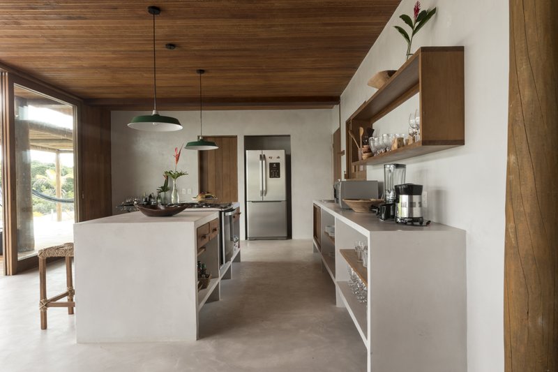 Casa Madeira à Venda, 446m², 4 Suítes, Oiteiros das Brisas - Bahia Rua da Pousada Porto Seguro - 